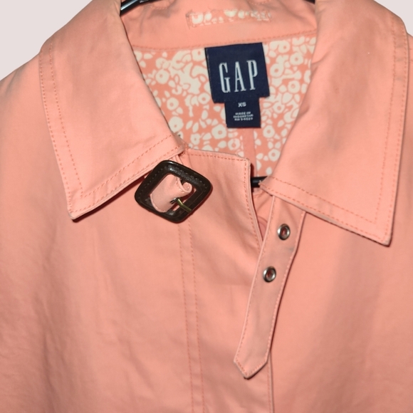 Jacket Gap Coral Button Up - Picture 7 of 12